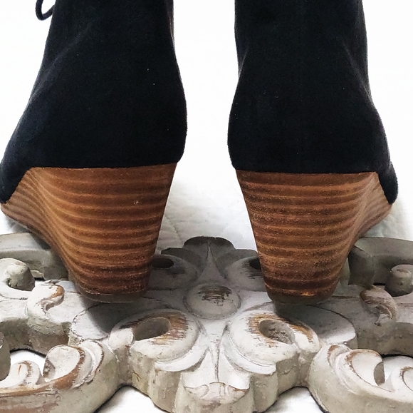 Dr. Scholls lace up booties. - Picture 2 of 10